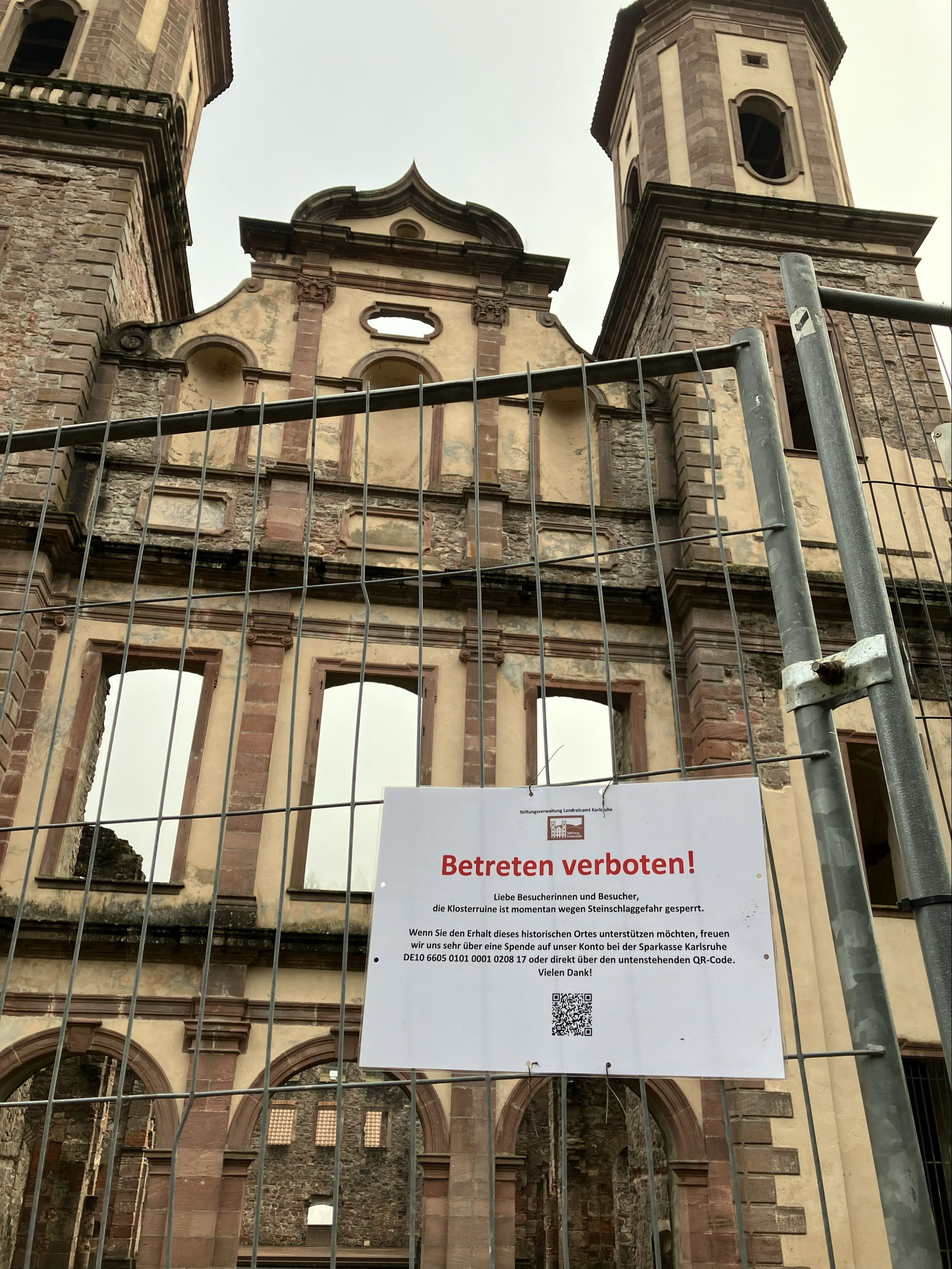 In der Klosterruine Frauenalb sind aufgrund des kritischen baulichen Zustands Notsicherungsmaßnahmen vorgesehen.